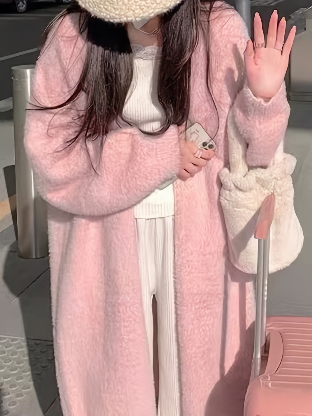 Manteau long rose pastel ouvert à manches volumineuses
